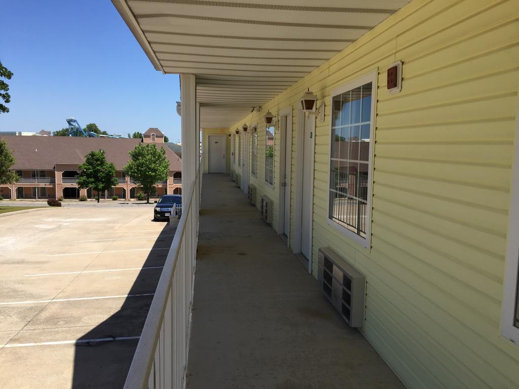 Spinning Wheel Inn Branson Exterior photo